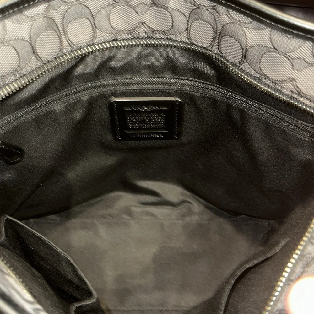 ***SOLD** NWOT Coach Canvas & Leather Signature Gallery Tote - Picture 12 of 15